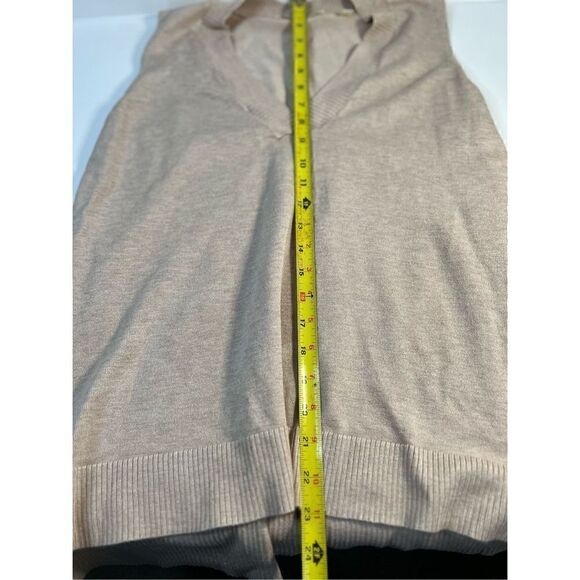 Cyrus Women’s Medium Beige Sleeveless V-neck - Picture 6 of 7